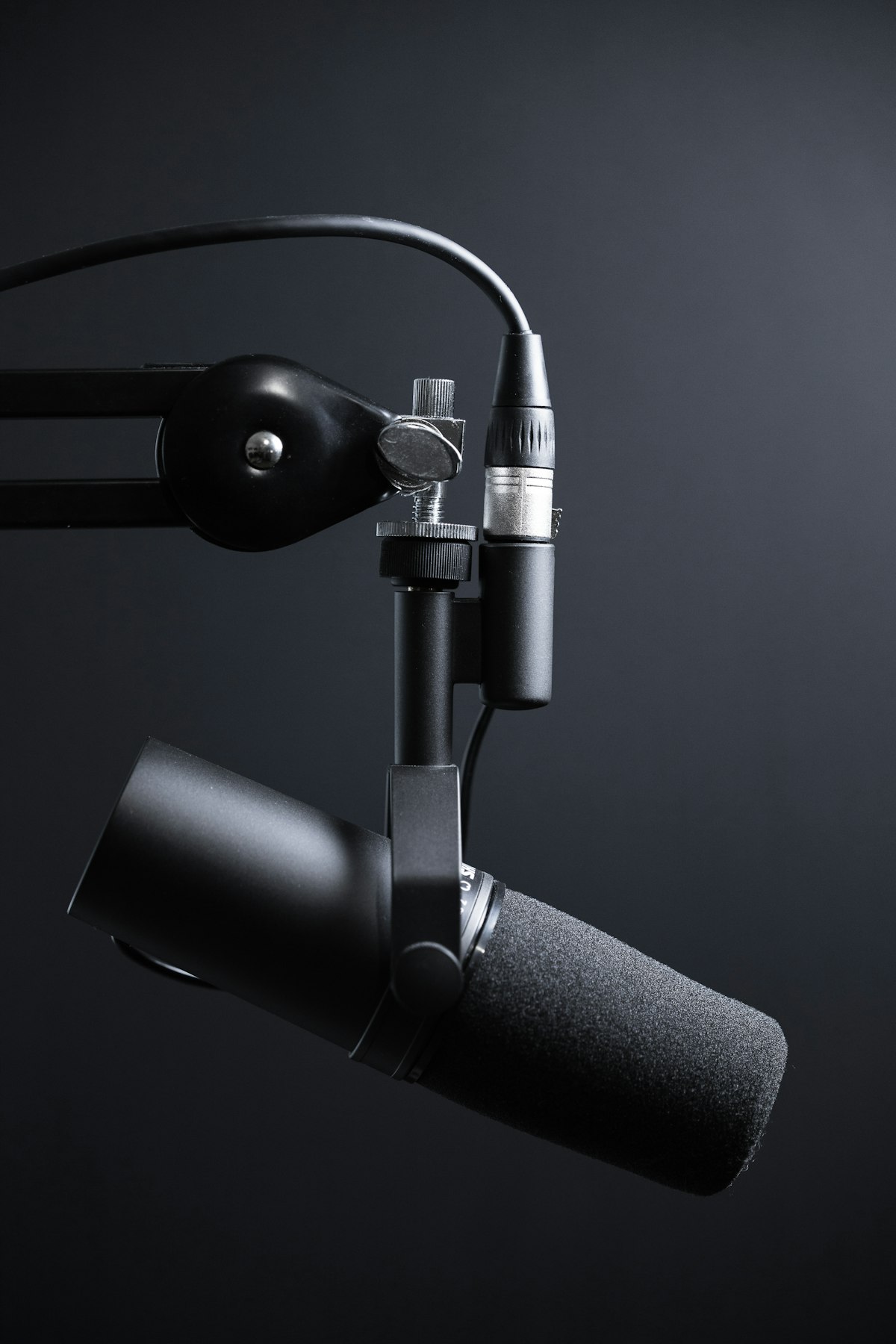 Broadcast microphone for commercials